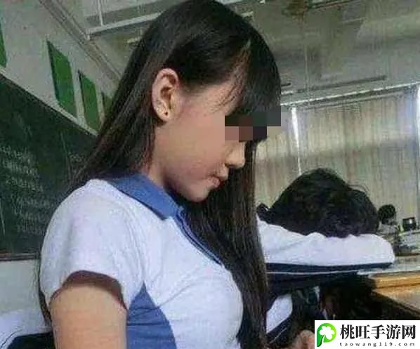 女学生被c扒衣服广告